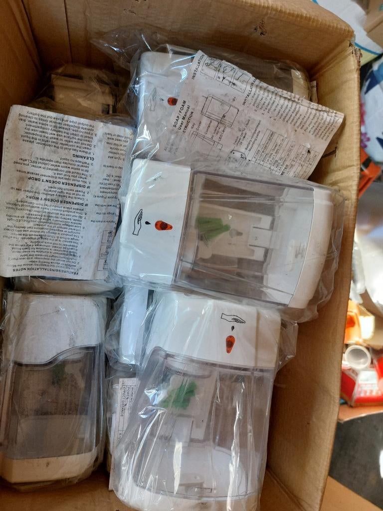 Zeep dispensers ongeveer een stuk of 80 a 90, Ophalen, Nieuw
