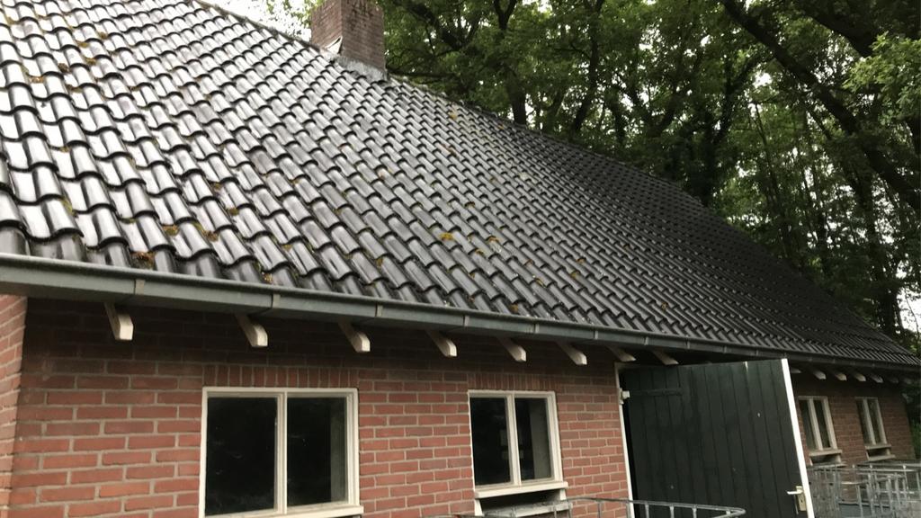 Gave grote partij dakpannen romaans zwart j.meeuwissen, Ophalen, Steen of Klei, Zwart, 15 m² of meer