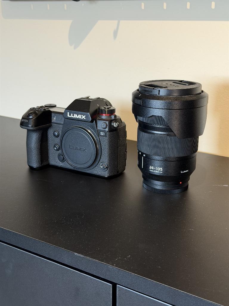 Panasonic S1+V-log + 24-105mm f/4.0 + extra's, Audio, Tv en Foto, Fotocamera's Digitaal, Ophalen, Gebruikt, Spiegelreflex, 47 Megapixel
