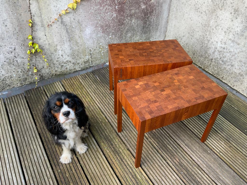 Twee design nachttafeltjes in massief teak., Huis en Inrichting, Slaapkamer | Nachtkastjes, Ophalen, Minder dan 45 cm, Nieuw, Minder dan 55 cm