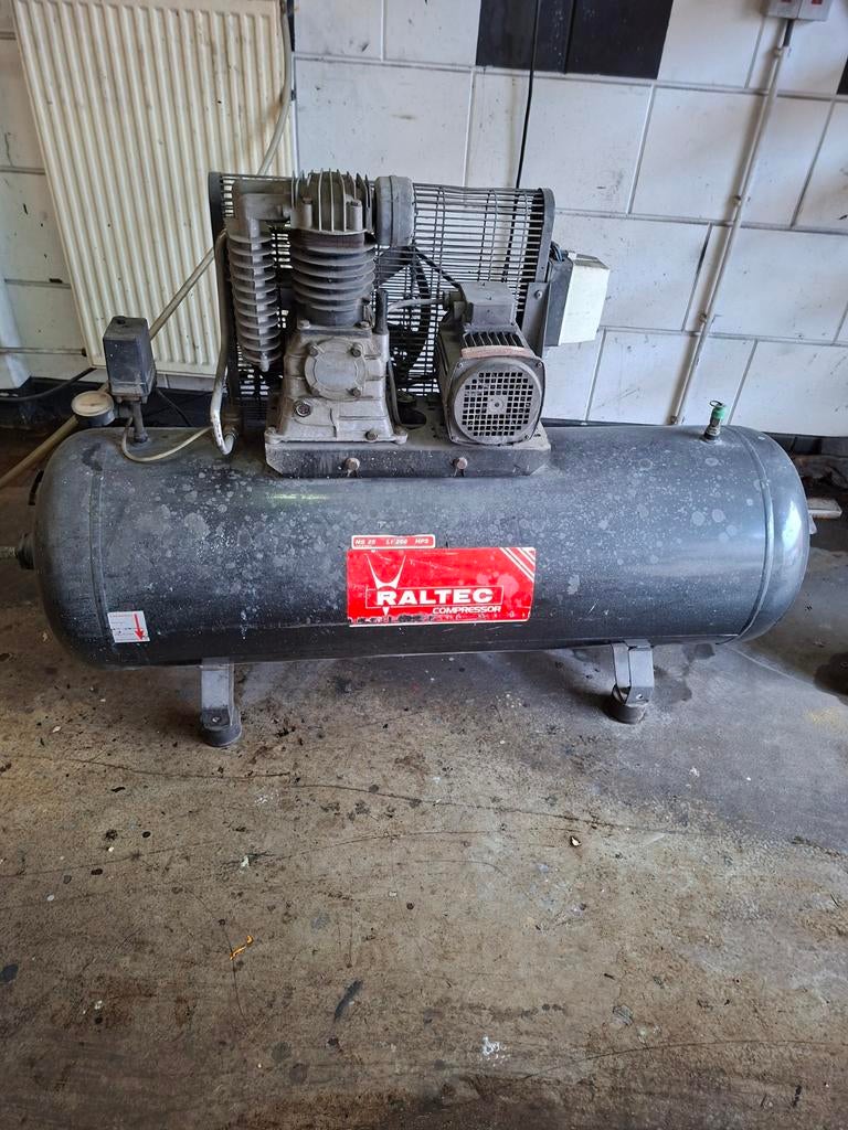 Compressor 380 volt, 100 liter of meer, Ophalen, Zo goed als nieuw