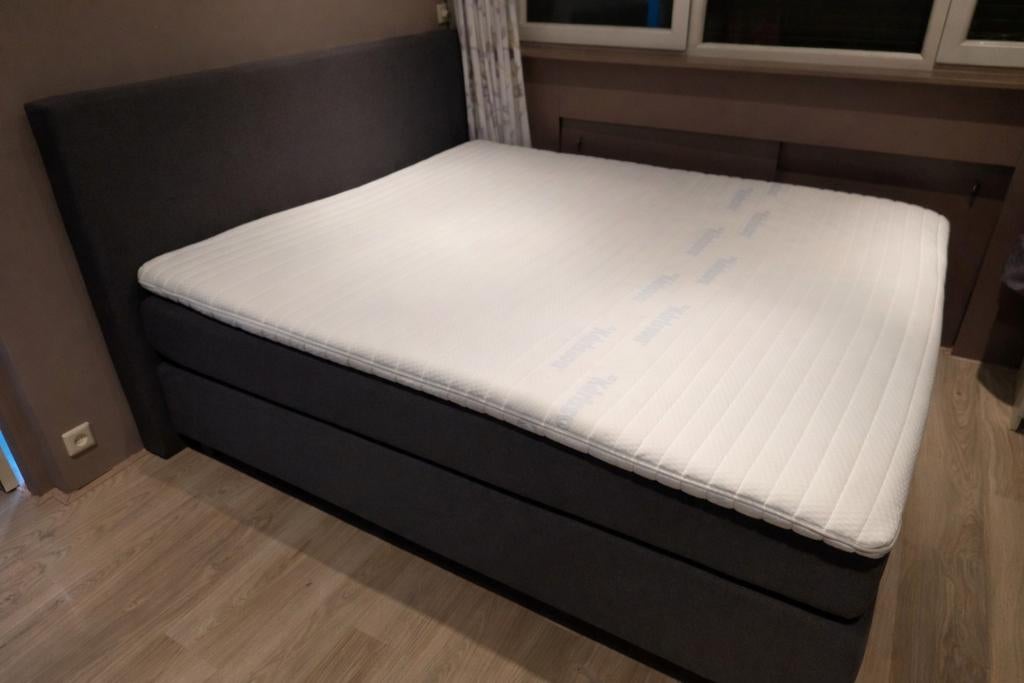 Karlsson boxspring, Ophalen of Verzenden, Zo goed als nieuw, Tweepersoons