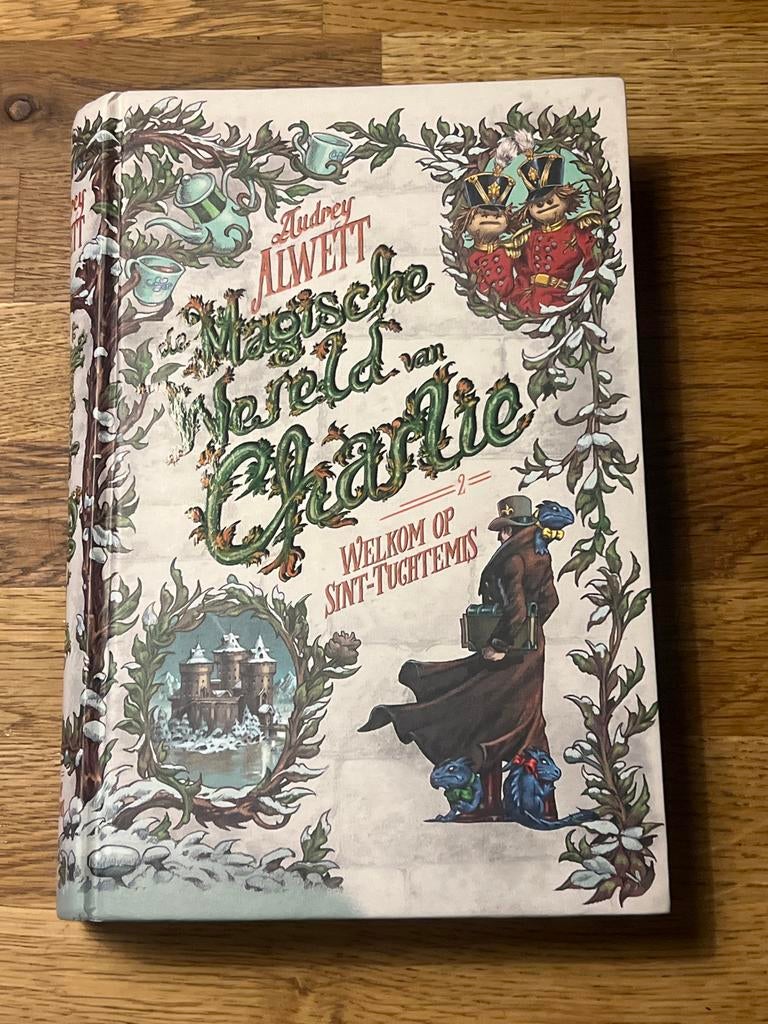 Magische wereld van Charlie - Sint Tuchtenis, Boeken, Ophalen of Verzenden, Gelezen, Sprookjes