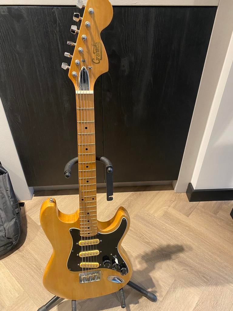Elektrische sgitaar Granada Strats jaren 60-70, Muziek en Instrumenten, Ophalen, Zo goed als nieuw
