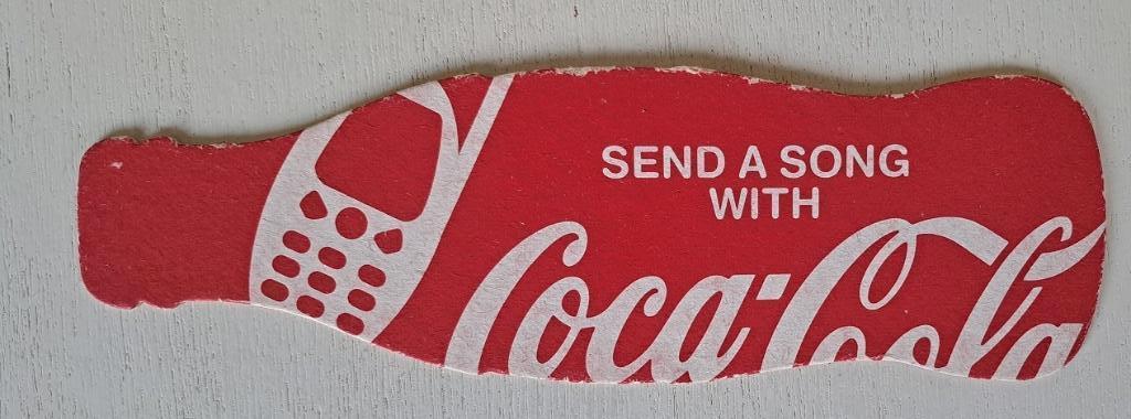 Coca-Cola Onderzetter/viltje in de vorm van een fles, Ophalen of Verzenden, Gebruikt, Gebruiksvoorwerp