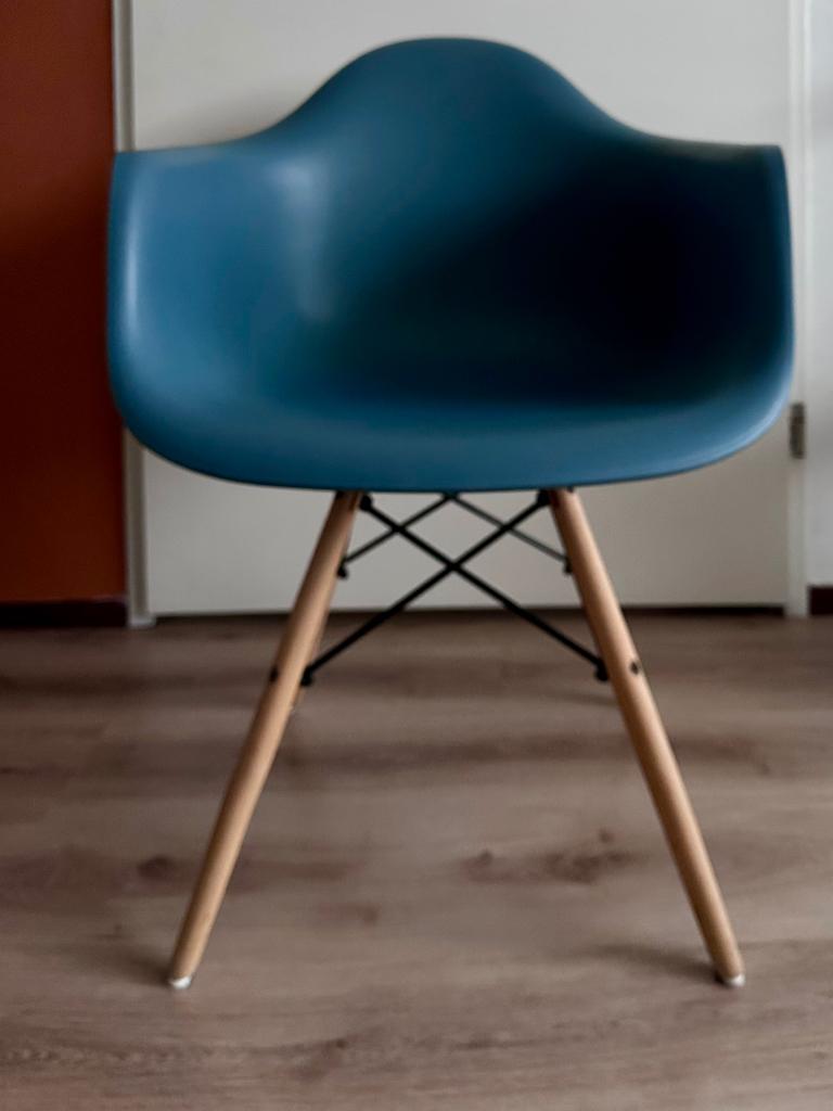Blauwe stoelen., Gebruikt, Drie, Blauw, Eames look a like.
