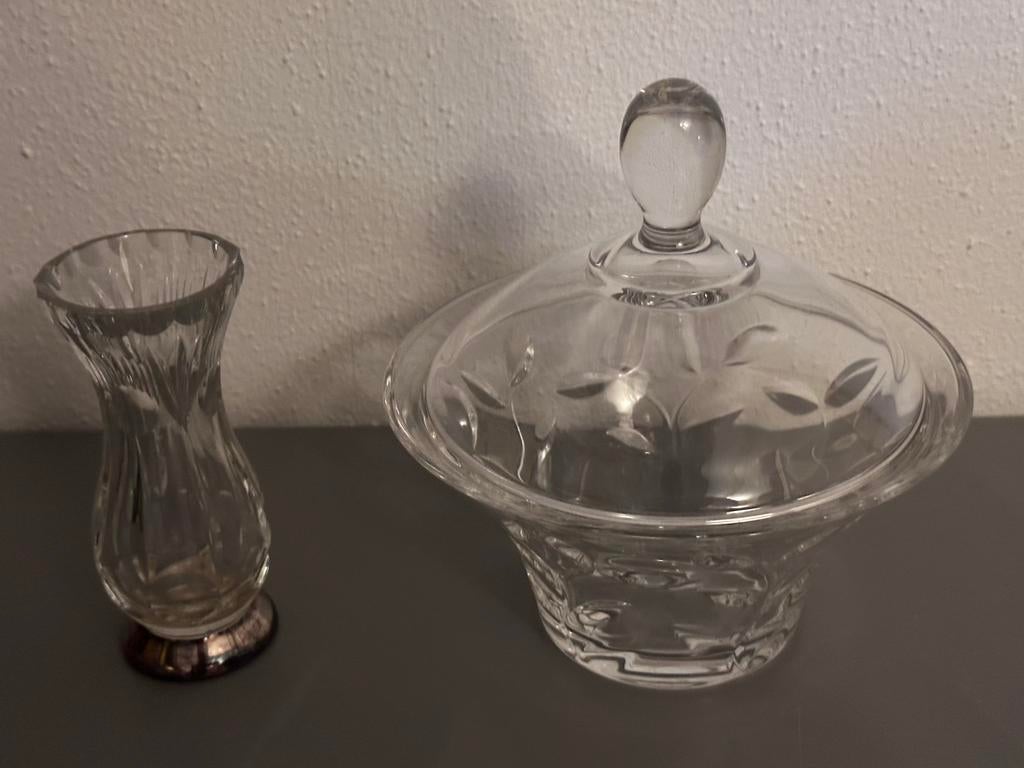 Oud vaasje en schaal met deksel van glas, Ophalen of Verzenden