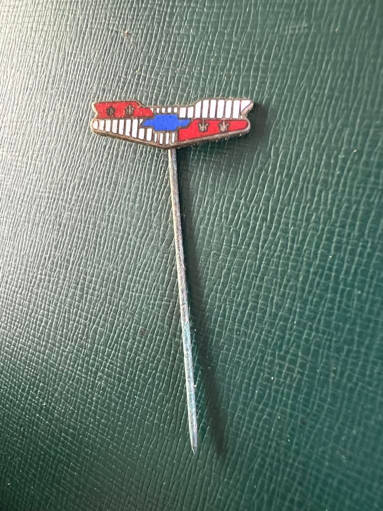 Vintage 1960s Cadillac Enamel Lapel Pin Badge, Ophalen of Verzenden