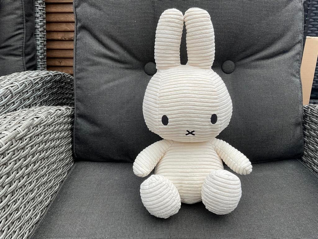 Nieuwe zgan grote witte corduroy Nijntje knuffel 35 cm, Ophalen, Nieuw, Kraamcadeau