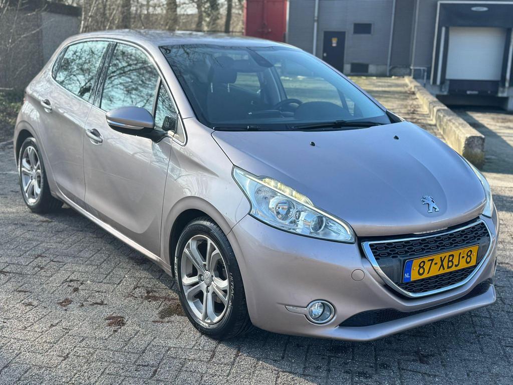 Peugeot 208 1.4 VTi Allure, Auto's, Peugeot, Voorwielaandrijving, Euro 5, Stof, Origineel Nederlands