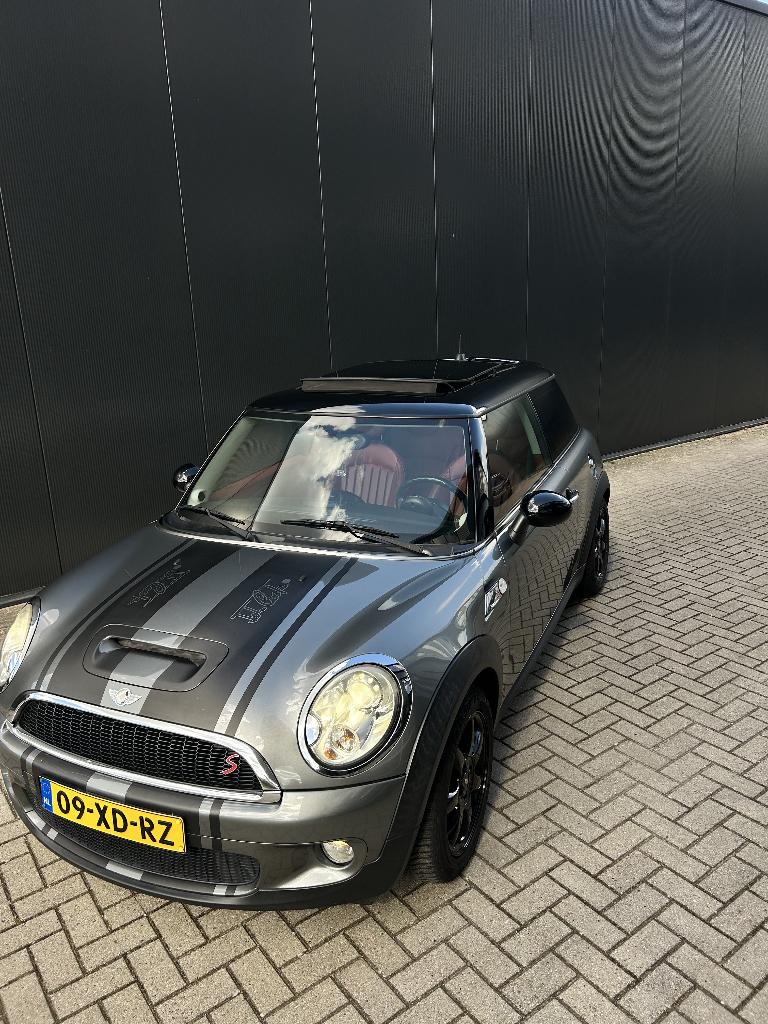 Mini 1.6 16V Cooper S 128KW 2007 Grijs, Auto's, Voorwielaandrijving, 4 cilinders, 4 stoelen, 49 €/maand