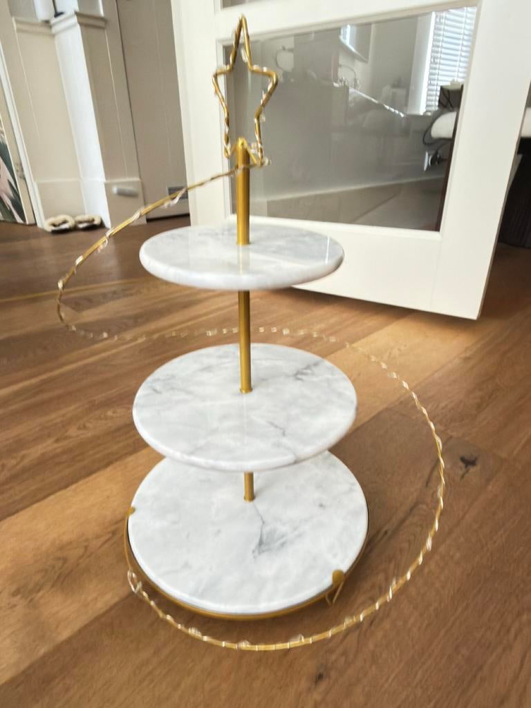 Elegante marmeren etagere met gouden accenten en led licht, Huis en Inrichting, Woonaccessoires | Etagères, Ophalen, Zo goed als nieuw