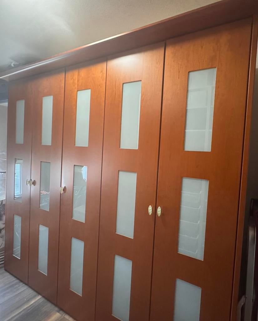 Degelijke kledingkast met glazen panelen. 2.55 cm br., Ophalen, 200 cm of meer, Zo goed als nieuw, 200 cm of meer