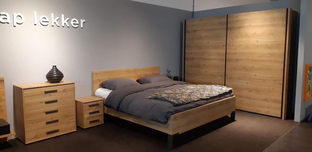 2 persoonsbed  2.00 × 1.80, Huis en Inrichting, Slaapkamer | Complete slaapkamers, Ophalen of Verzenden, Gebruikt, Tweepersoons