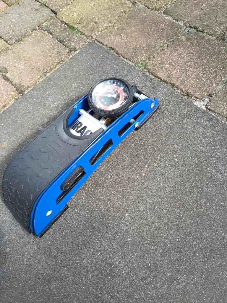 Voetpomp met drukmeter, Fietsen en Brommers, Fietsaccessoires | Fietspompen, Ophalen of Verzenden
