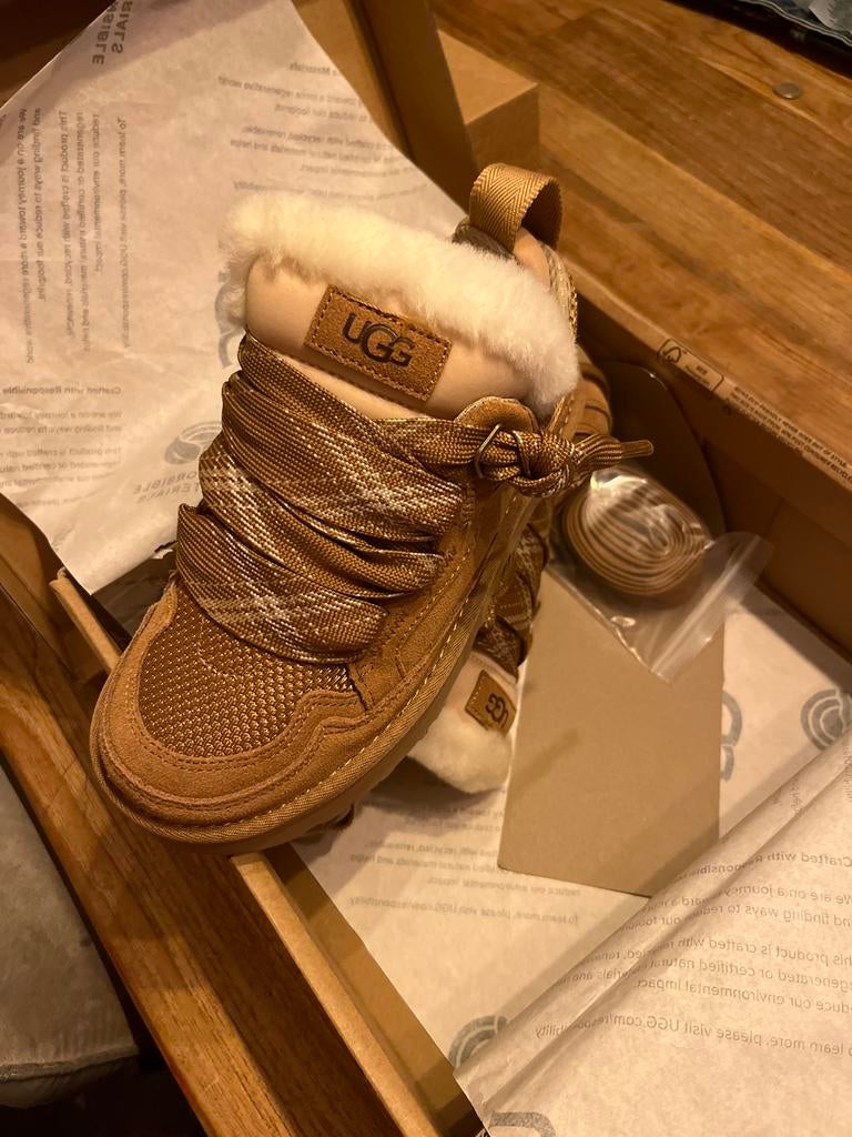 Nieuwe UGG sneakers 37 SAN, Kleding | Dames, Ophalen of Verzenden, Nieuw, Bruin, Lage of Enkellaarzen