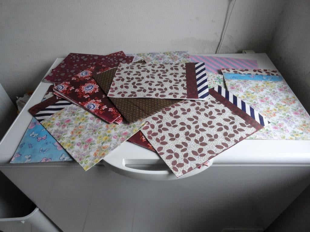 Inpakpapier, cadeau papier vellen in diverse fleurige prints, Ophalen of Verzenden, Zo goed als nieuw