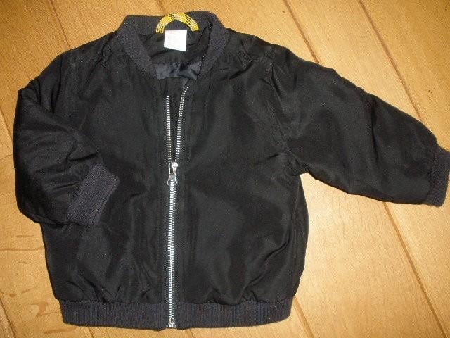 H&M bomber jack zwart maat 68, Jongetje of Meisje, H&M, Ophalen of Verzenden, Zo goed als nieuw
