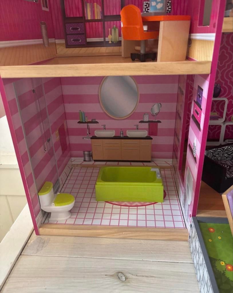 KidKraft Barbiehuis met accessoires en 6 Barbiepoppen, Ophalen of Verzenden, Zo goed als nieuw, Barbie