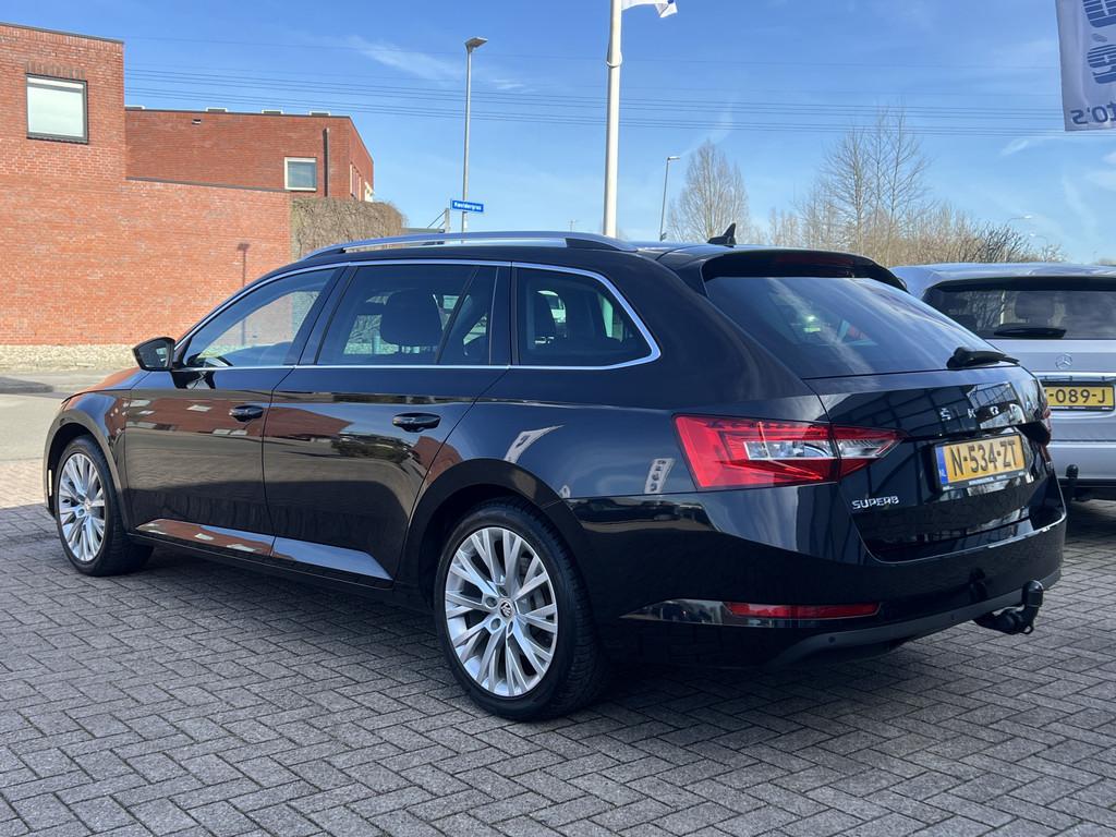 Skoda Superb Combi 1.4 TSI iV 218 pk Business Edition Plus N, Gebruikt, 4 cilinders, Zwart, Hybride Elektrisch/Benzine