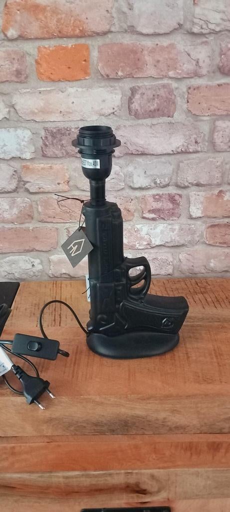 Housevitamin:32cm Gun/Pistool Tafellamp❤️SALE VERKOOP❤️, Huis en Inrichting, Lampen | Tafellampen, Overige materialen, 1446dt