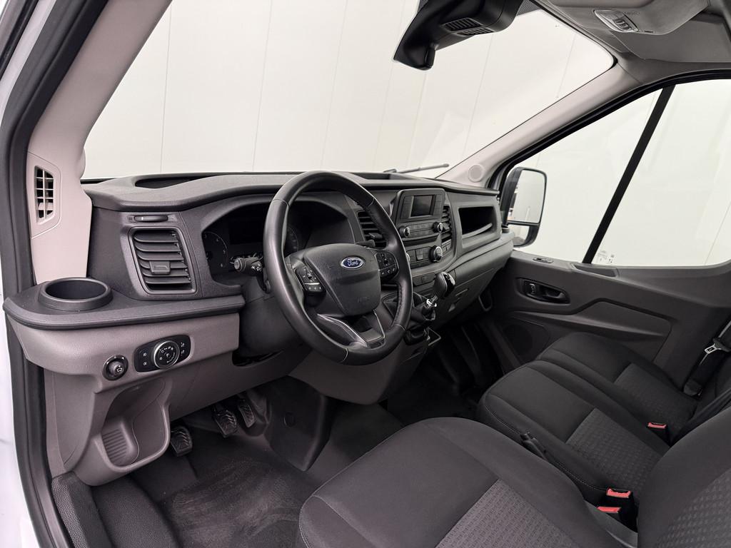 Ford Transit 130PK L4H3 Jumbo | Camera | Trekhaak | 3-Zits |, Auto's, Stof, Gebruikt, 2500 kg, Wit