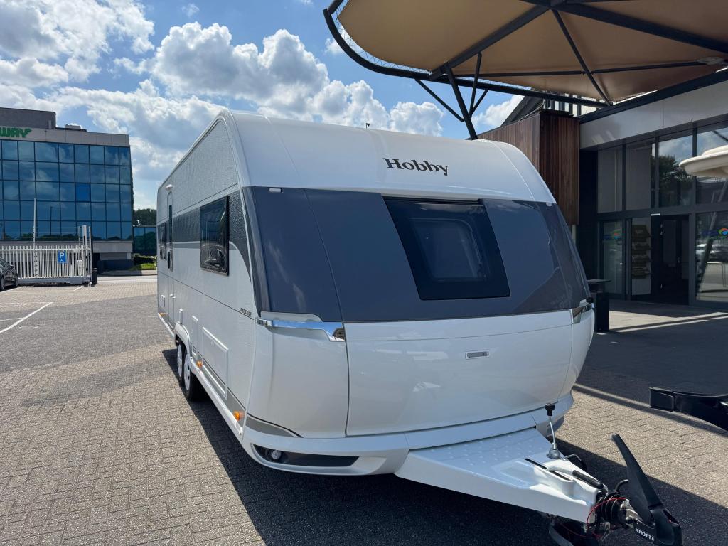 Hobby Prestige 620 CL 2025 MEGA KORTING!!! €4.000,-, Caravans en Kamperen, Schokbreker, Standaardzit, Hobby, Overige typen