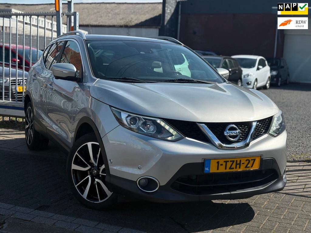 Nissan Qashqai 1.2 Tekna | Panoramadak | Trekhaak | Lederen, Euro 5, Gebruikt, Zwart, 4 cilinders
