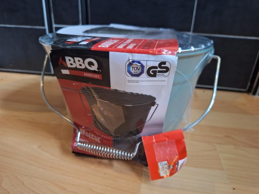 Compacte BBQ Kolen Emmer - Draagbare Grill, Tuin en Terras, Houtskoolbarbecues, Nieuw, Ophalen of Verzenden