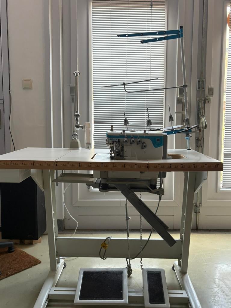 Industriele lock machine JACK E4, Hobby en Vrije tijd, Naaimachines en Toebehoren, Ophalen, Zo goed als nieuw, Lockmachine, Overige merken