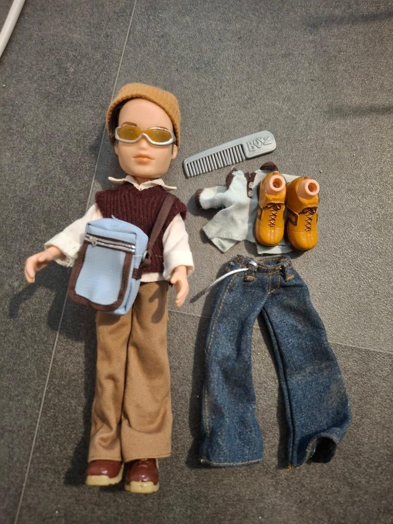 Bratz boyz Koby 2004 Funk Out Compleet met extra outfit, Verzamelen, Poppen, Ophalen, Gebruikt, Pop