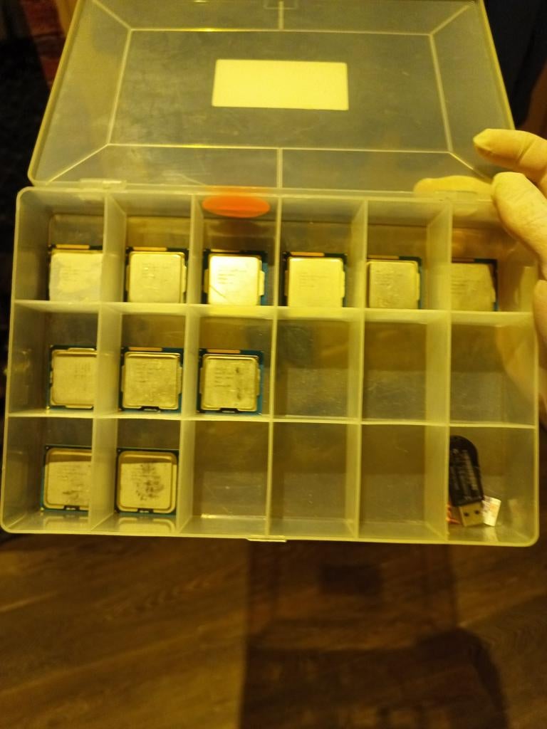 10x Intel CPUs (i3, i5, i7, Xeon), Ophalen of Verzenden, Zo goed als nieuw, 3 tot 4 Ghz