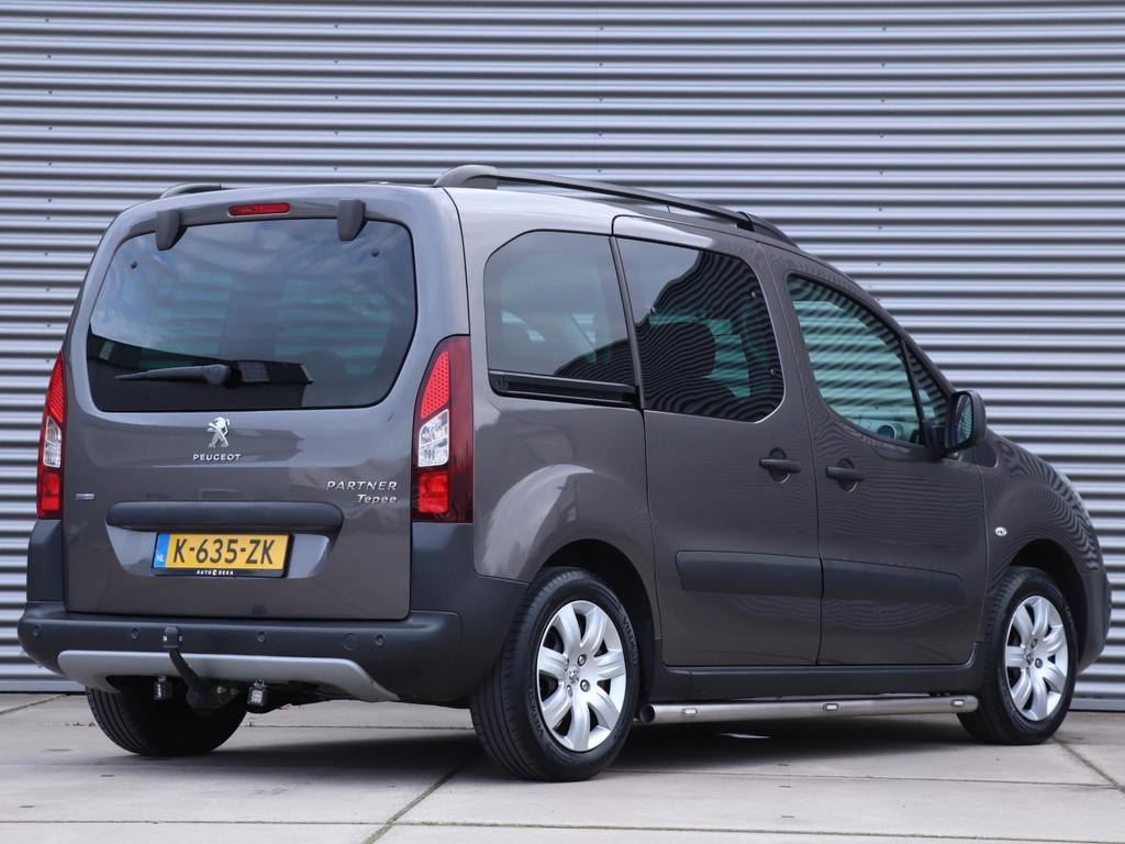 Peugeot Partner Tepee 1.2 PureTech Outdoor *Navigatie*Klimaa, Voorwielaandrijving, Stof, Gebruikt, 1199 cc
