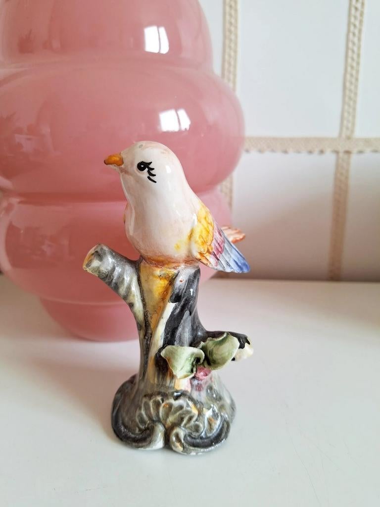 Vintage Porseleinen Vogelbeeldje op Boomstronk, Ophalen of Verzenden