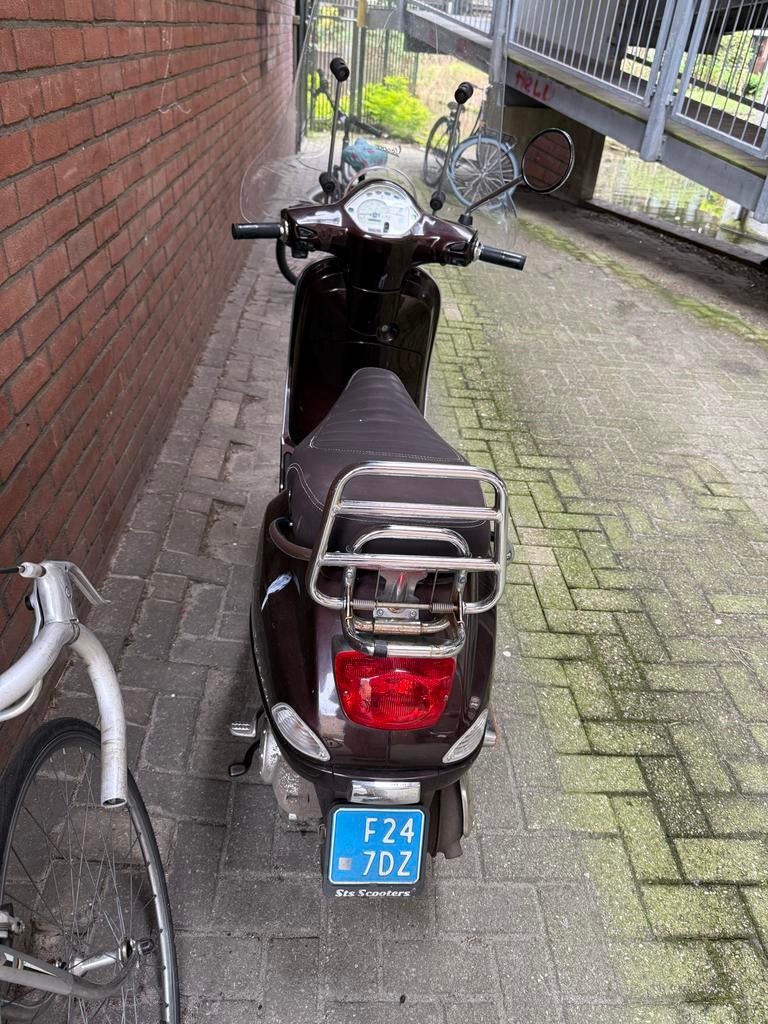 Vespa LX50 4T – Stijlvol, zuinig en rijklaar (32 km/u), Fietsen en Brommers, Ophalen, Gebruikt, Overige modellen, Maximaal 25 km/u