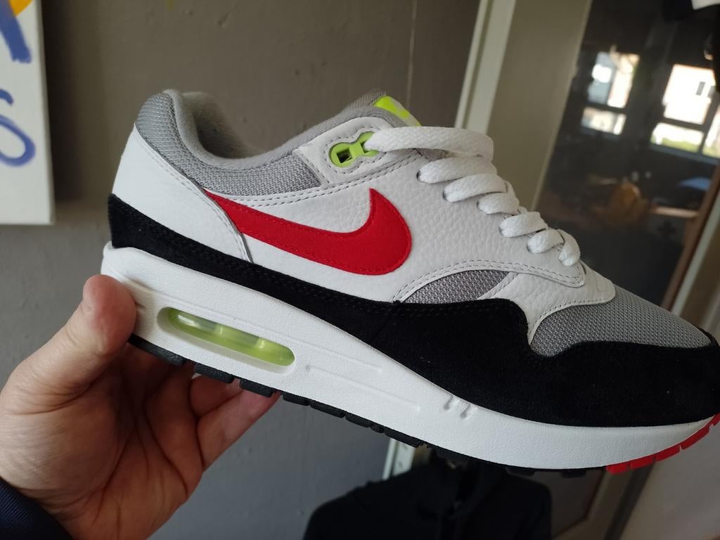 nike air max 1 chili volt.  42,5, Ophalen of Verzenden, Zo goed als nieuw, Overige kleuren