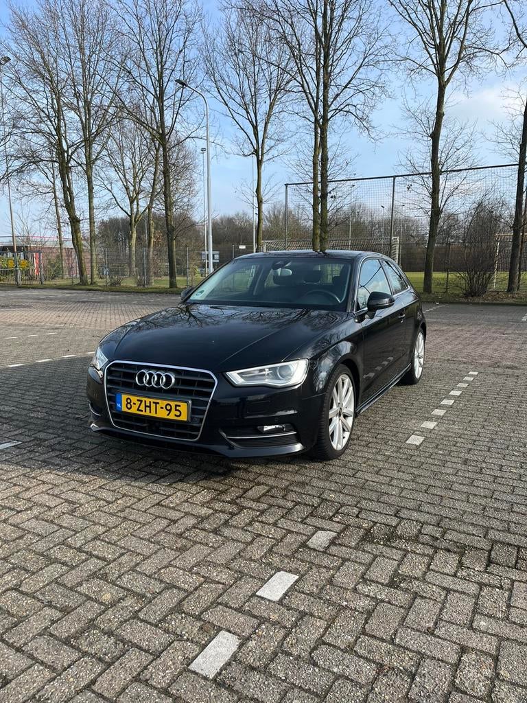 Audi A3 1.6 TDI 81KW 3D 2013 Zwart, Auto's, Voorwielaandrijving, Zwart, 4 cilinders, Zwart