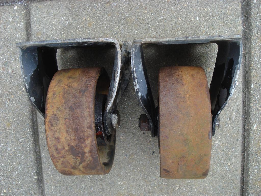 2 oude ijzeren wielen, Ophalen