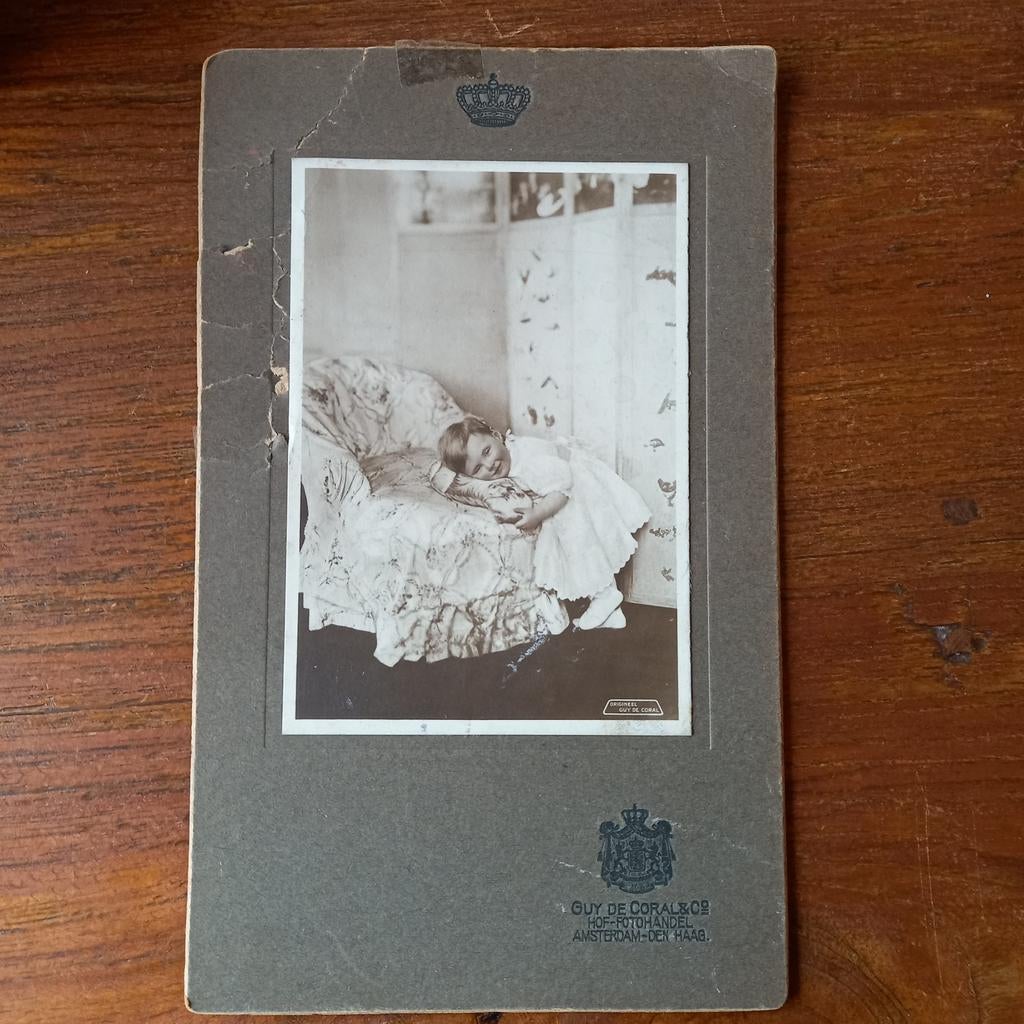 Fotokaart koningin Juliana als kind 1911, Ophalen of Verzenden, Gebruikt, Kaart, Foto of Prent