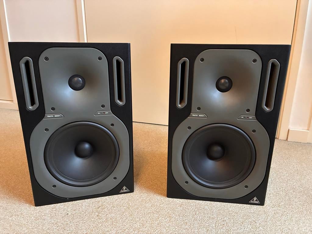 Behringer Truth B2031 actieve studio monitors, Gebruikt, 120 watt of meer, Front, Rear of Stereo speakers, Ophalen