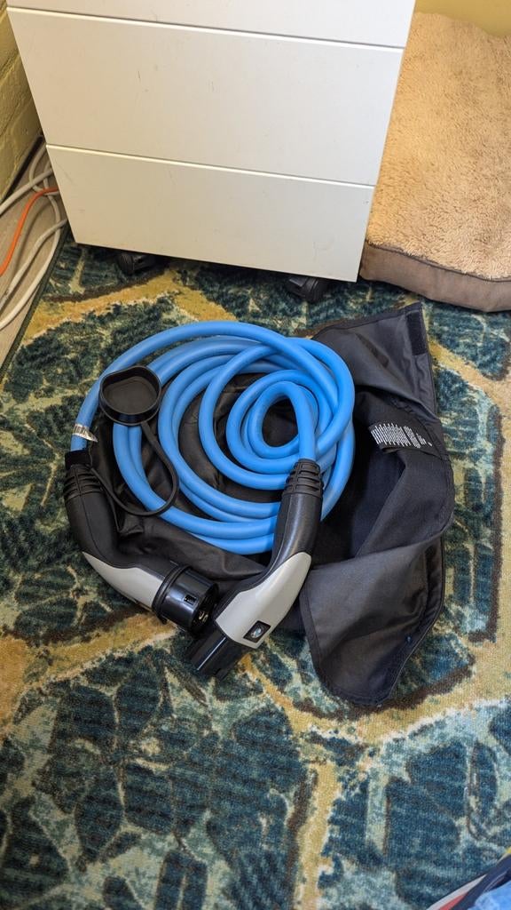 BMW Elektrische Laadkabel Type 2, 4,5m nooit gebruikt + tas, Auto diversen, Laadpalen, Ophalen