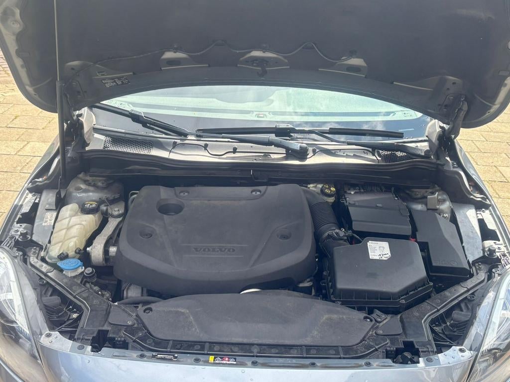 Volvo V40 D4 2.0 140KW/190PK 2016 Grijs, Auto's, Volvo, Achterwielaandrijving, Euro 6, Bruin, 154 €/maand