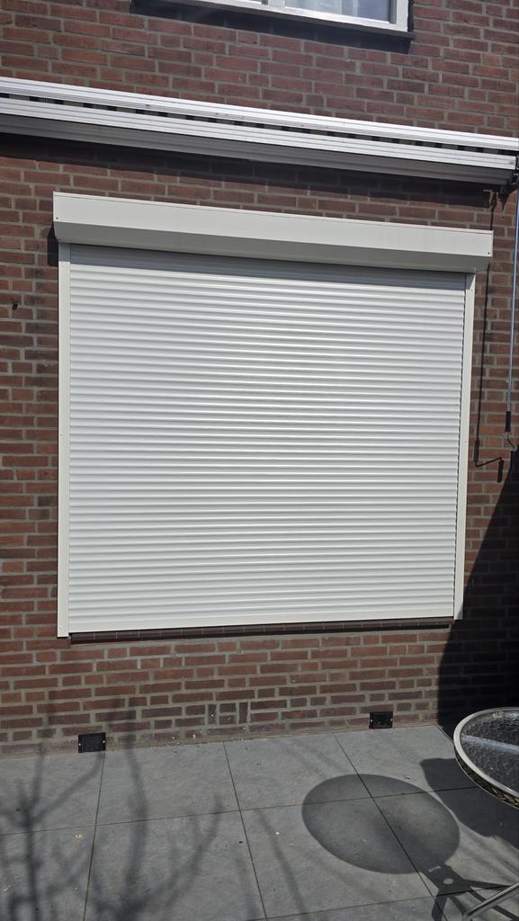 Drie elektrische aluminium rolluiken, Doe-het-zelf en Verbouw, Rolluiken, Ophalen, Gebruikt, 200 cm of meer, Minder dan 100 cm