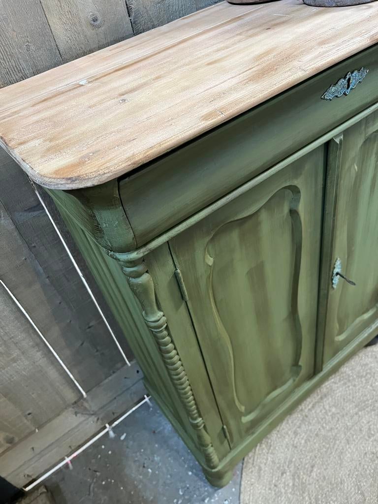 Paasmaandag geopend - Meidenkast olijf groen, Ophalen