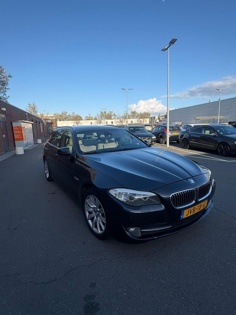 BMW 525d Touring | Panoramadak | APK, Auto's, BMW, Automaat, Beige, 2993 cc, 2000 kg