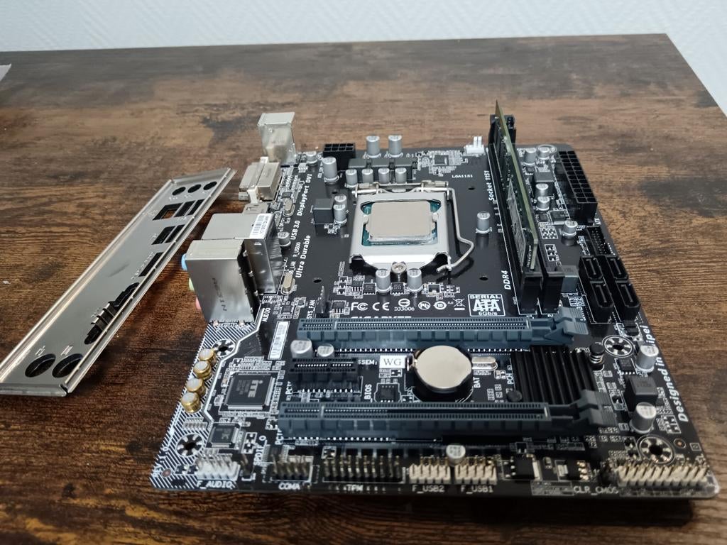 i5 6500 + moederbord + 4GB RAM, Mini-ATX, DDR4, Ophalen of Verzenden, Zo goed als nieuw