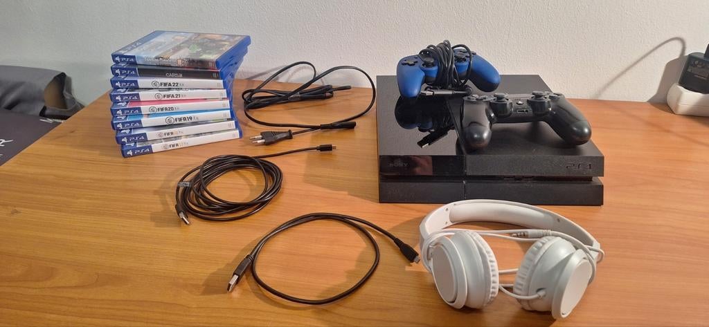Playstation 4 met Spellen en Controllers, Online, Gebruikt, Overige genres, 2 spelers