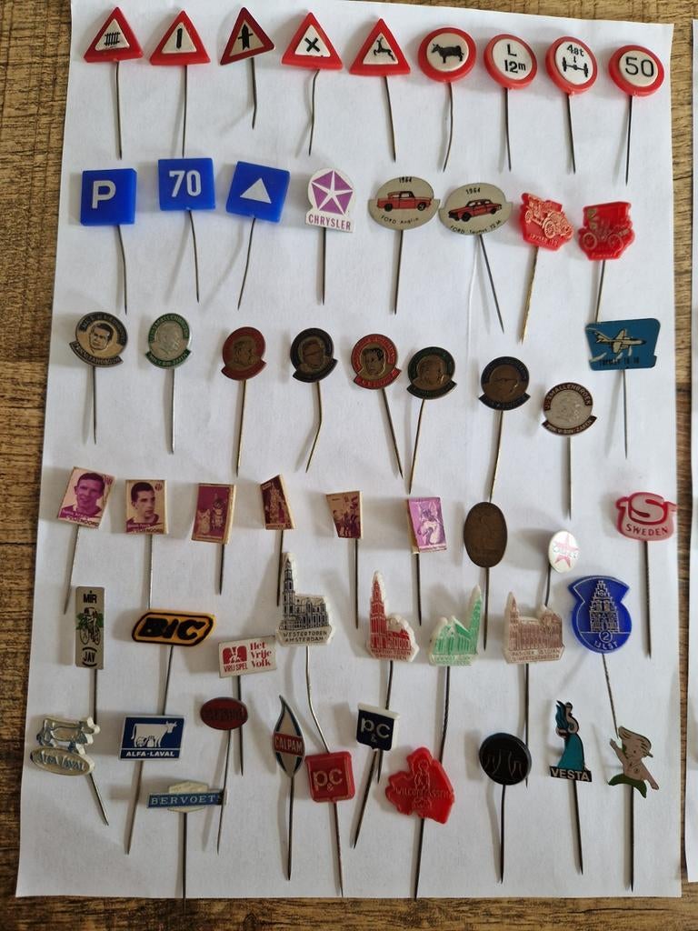 113 Vintage speldjes, jaren zestig en zeventig, Ophalen of Verzenden, Gebruikt, Speldje of Pin