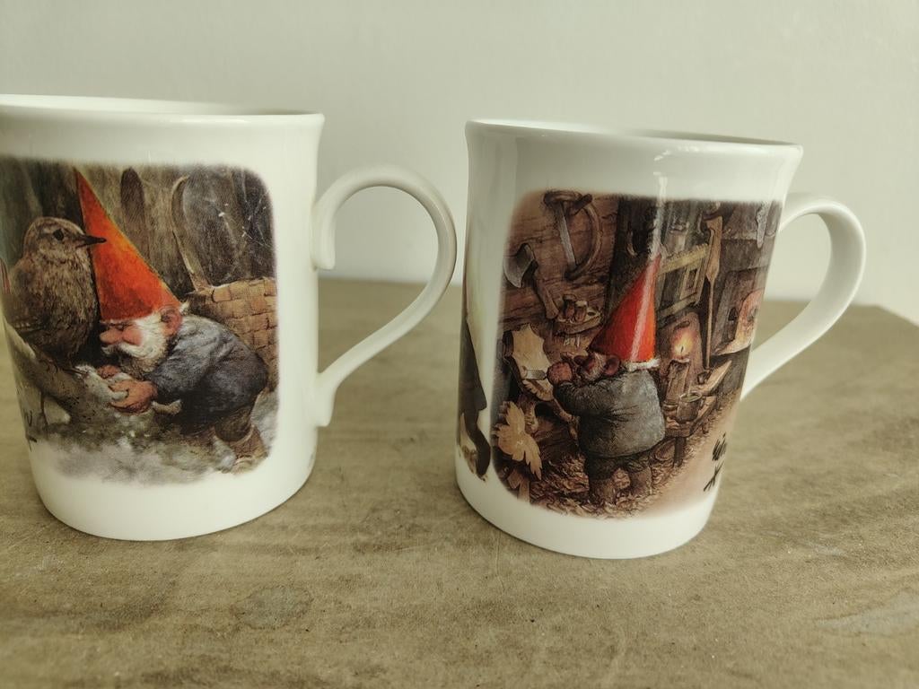 2 Douwe Egberts Rien Poortvliet koffie mokken verschil Afb, Ophalen of Verzenden, Zo goed als nieuw, Overige stijlen, Kop(pen) en/of Schotel(s)