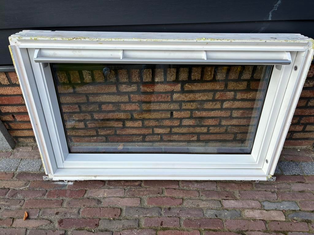 VELUX SK01 114x70 wit dakraam kantelraam zolderraam, Minder dan 80 cm, 80 tot 120 cm, Ophalen of Verzenden, Zo goed als nieuw